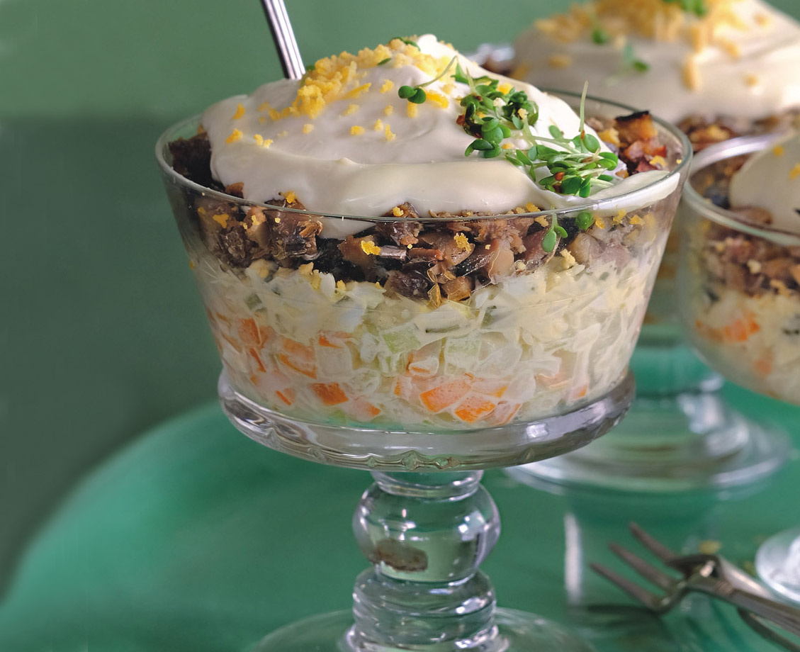 Не самый простой в приготовлении, но очень необычный салат с любимыми всеми шпротами.