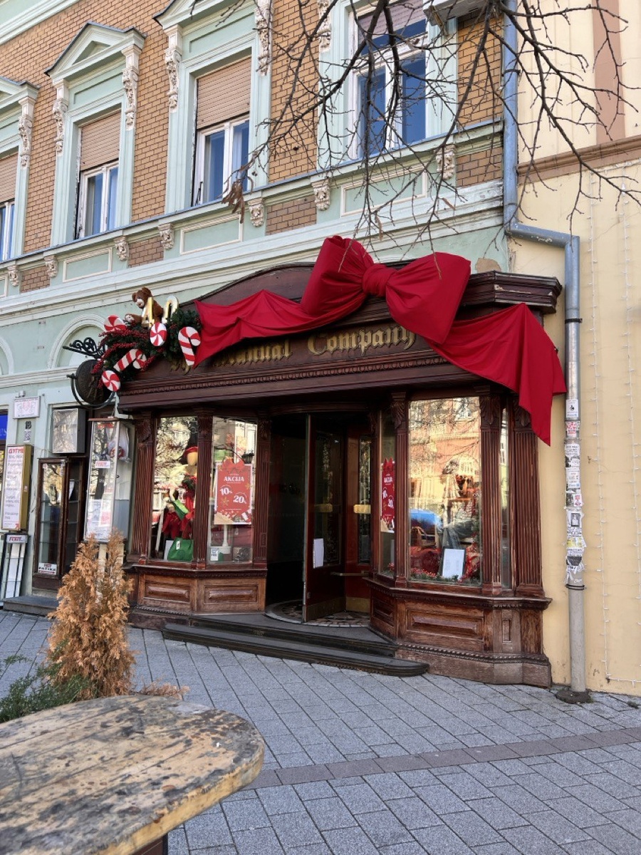 Нарядный магазин