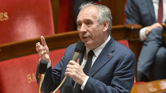    Партия "Непокорившаяся Франция" пригрозила новому премьеру вотумом недоверия Андрей Бурков