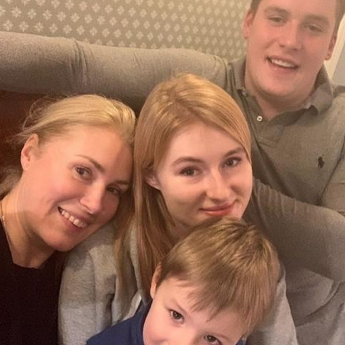 Мария Шукшина с дочкой Анной, сыном Макаром и внуком. Фото: соцсети