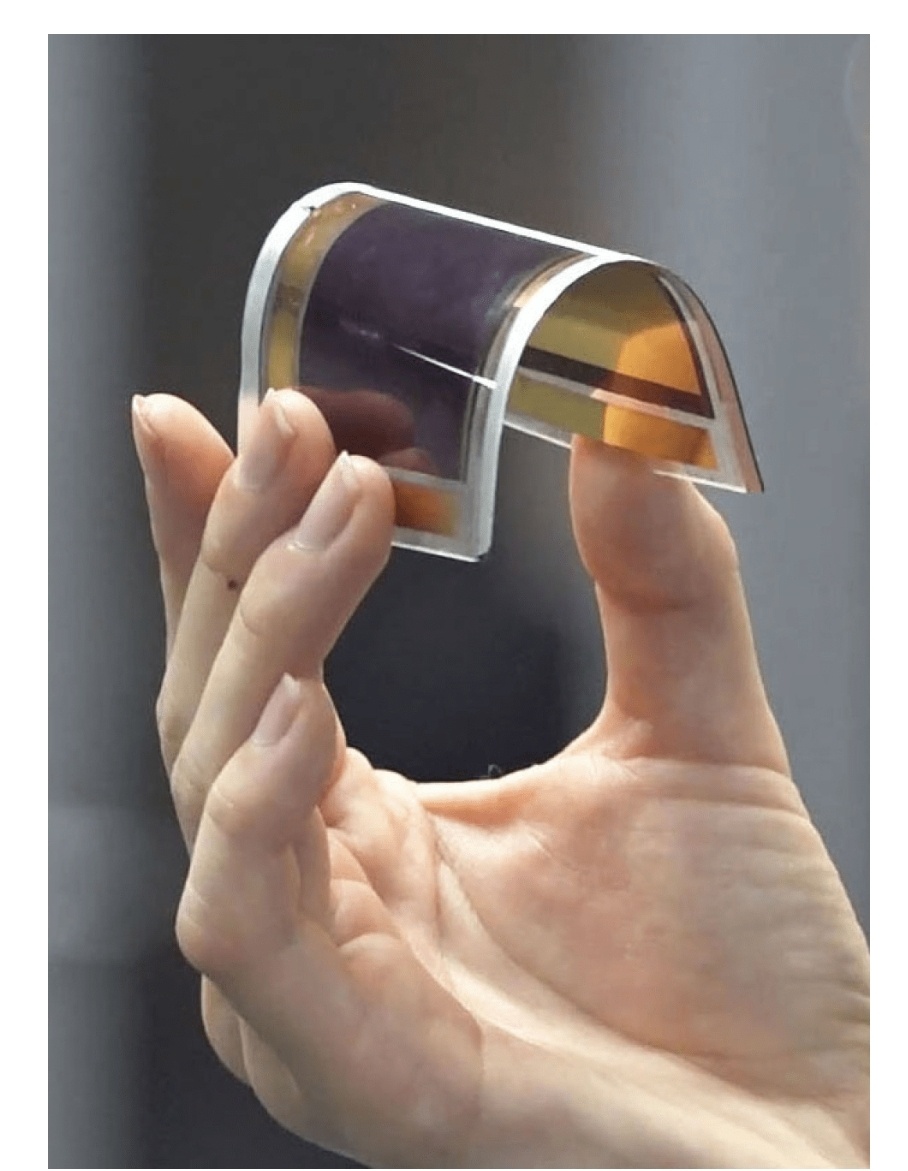 Перовскитные солнечные элементы предлагают значительные преимущества по сравнению с обычными панелями на основе кремния. Они легкие, прочные и гибкие, что делает их пригодными для различных применений, например, на стенах зданий, окнах и крышах транспортных средств — что крайне важно для такой страны, как Япония, где пространство для крупномасштабных солнечных установок ограничено.