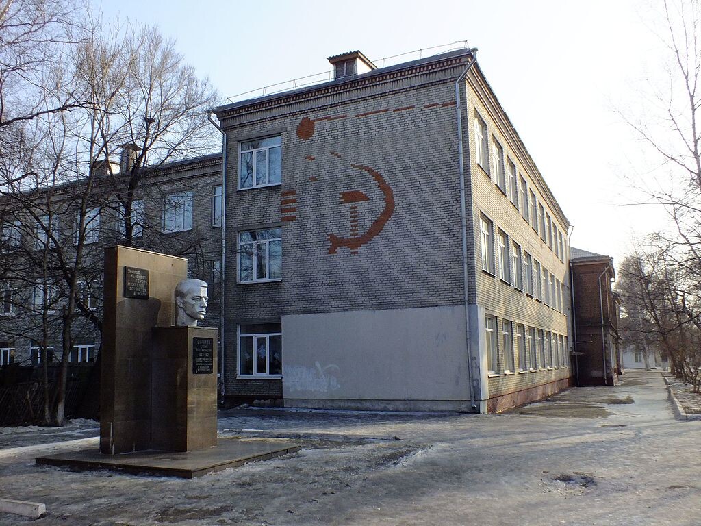 Уссурийск, памятник герою-комсомольцу Ивану Дуракову (Славину), зверски замученному белогвардейцами и японскими интервентами.
