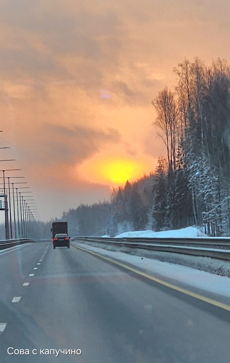 Зимний рассвет на трассе М11. 