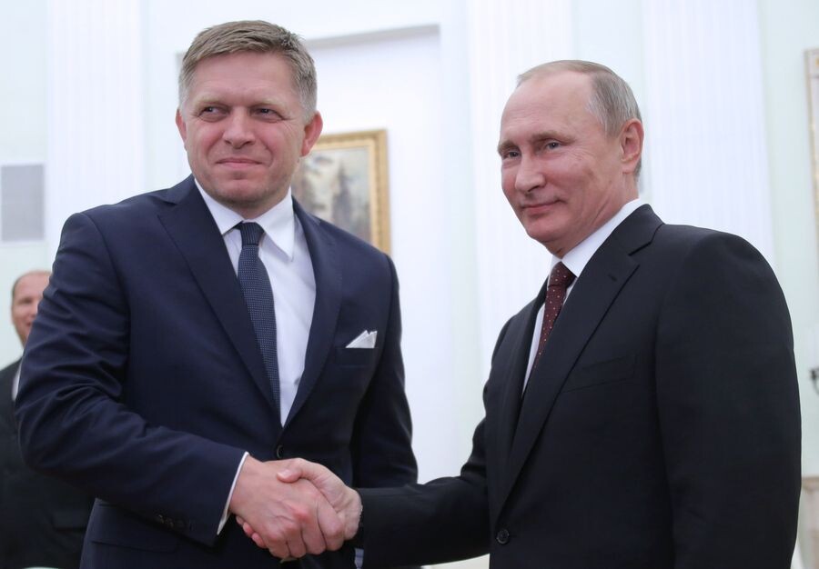    Роберт Фицо и Владимир Путин / Источник: © Михаил Метцель/ТАСС