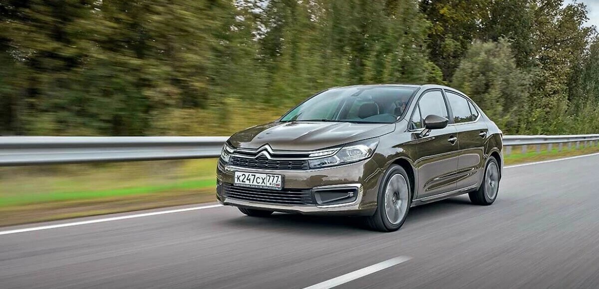 Новый Citroen C4 российской сборки уже можно купить за 2,65 млн рублей.