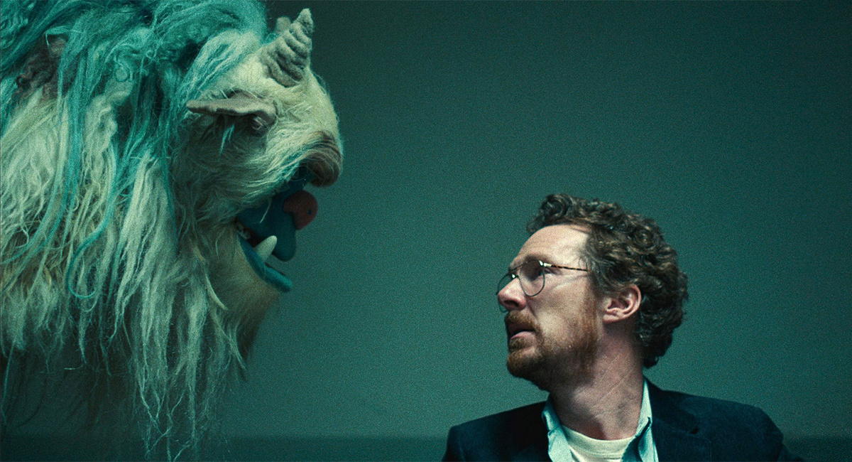 Как думаете, персонаж слева реален? Или Камбербэтч разговаривает сам с собой?.. Правда где-то посередине.