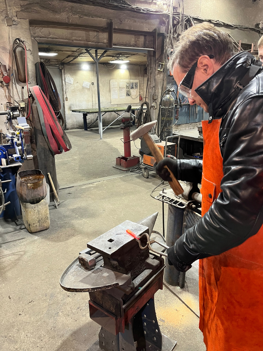 Ходили на мастер-класс по ковке. Сделали мини-подковки.