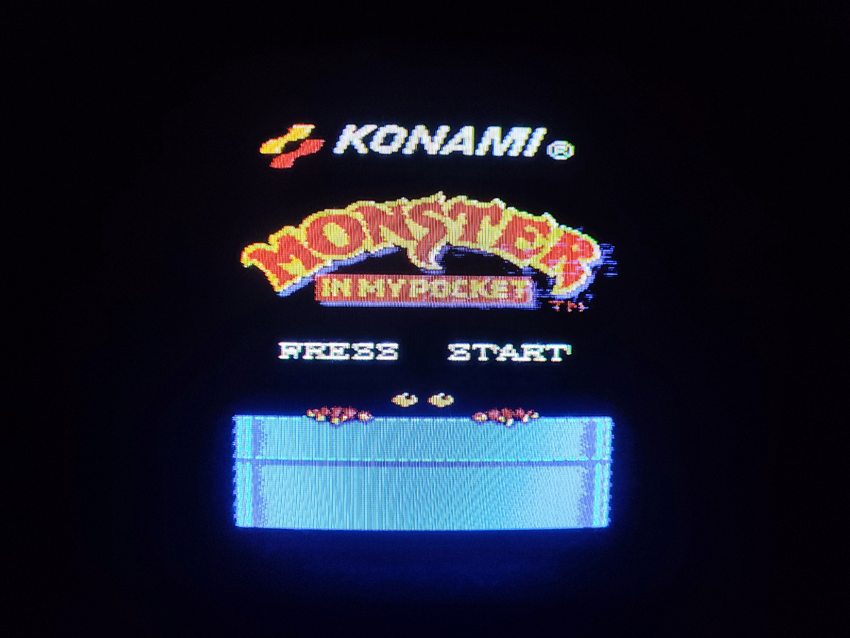 Фото сделаны мной. На фото игра "Монстр в моем кармане". Оригинал игры "Monster in My Pocket", разработан Konami и выпущен Konami, Palcom, в 1992г., для платформы NES. Программисты Эцунобу Эбису, Сиро Мурата. Фото демонстрирует начальную заставку игры, а так же общий визуальный фон игры. Подробнее об этом рассказано в статье. Все материалы принадлежат правообладателям и размещены исключительно в информационных целях.