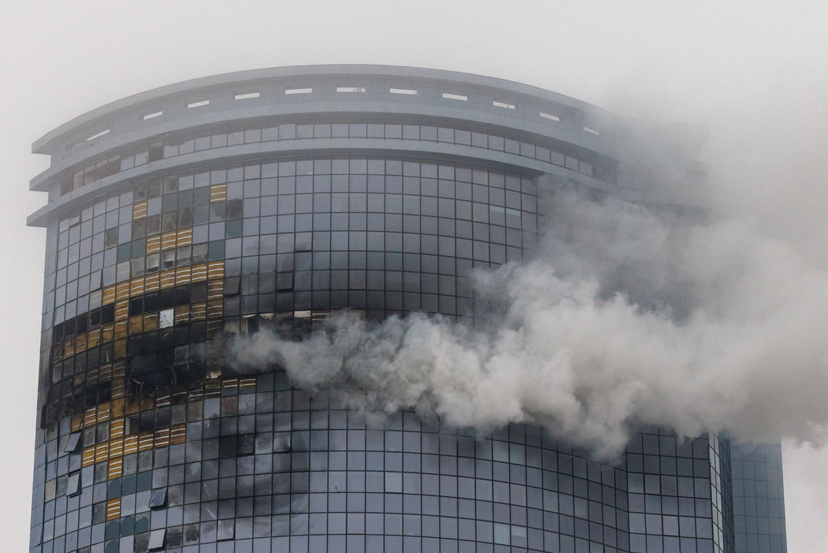     Последствия атаки украинских БПЛА по высотному зданию в Казани / globallookpress.com / Sergey Elagin / Business Online