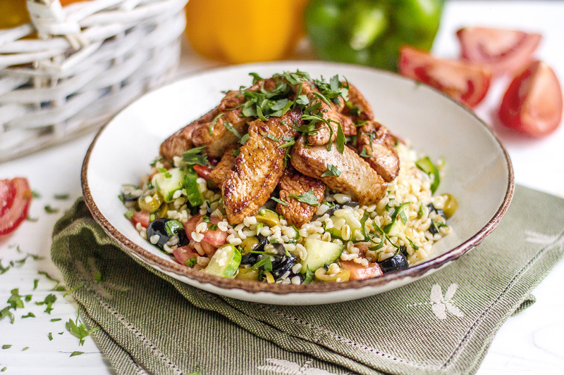 Табуле по-арабски с индейкой в специях Тандури, булгуром и овощным миксом