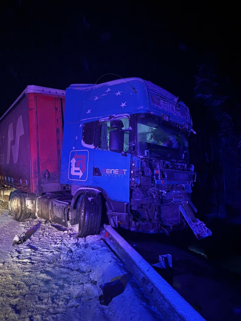    Беременная пассажирка и водитель погибли в групповом ДТП на трассе в КарелииГосавтоинспекция Карелии / ВК