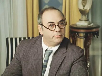 Анатолий Равикович. Кадр из фильма "Покровские ворота"