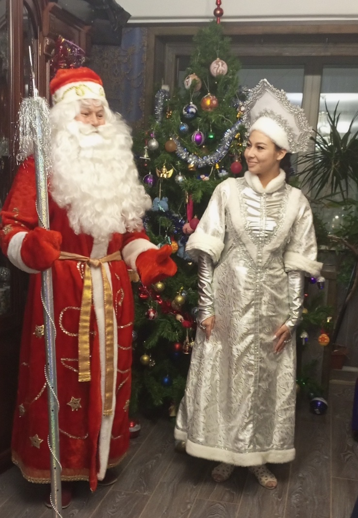 Дедушка Мороз и Снегурочка. 