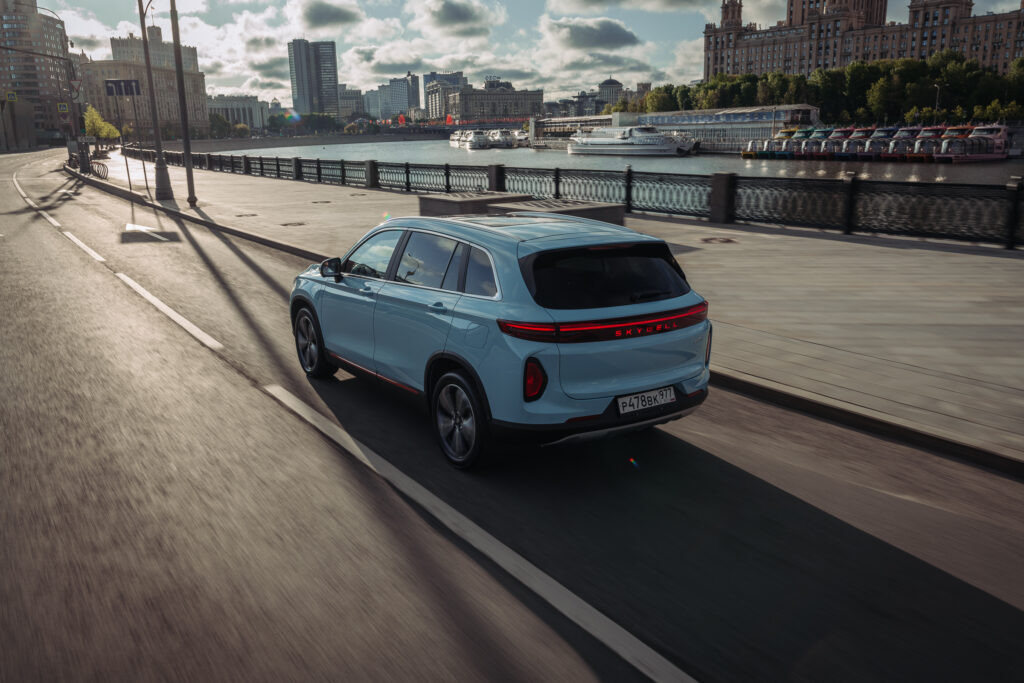 Гибридный кроссовер Skywell HT-i.