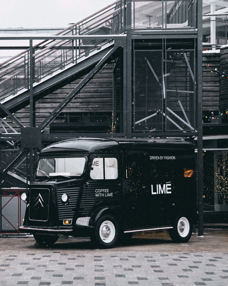 LIMÉ TRUCK на катке «Стрелка»: мода и уютный зимний отдых  