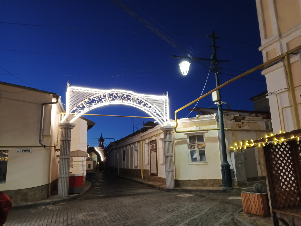 Ночь, фонарь, Евпатория. Фото Галины Малышевой.