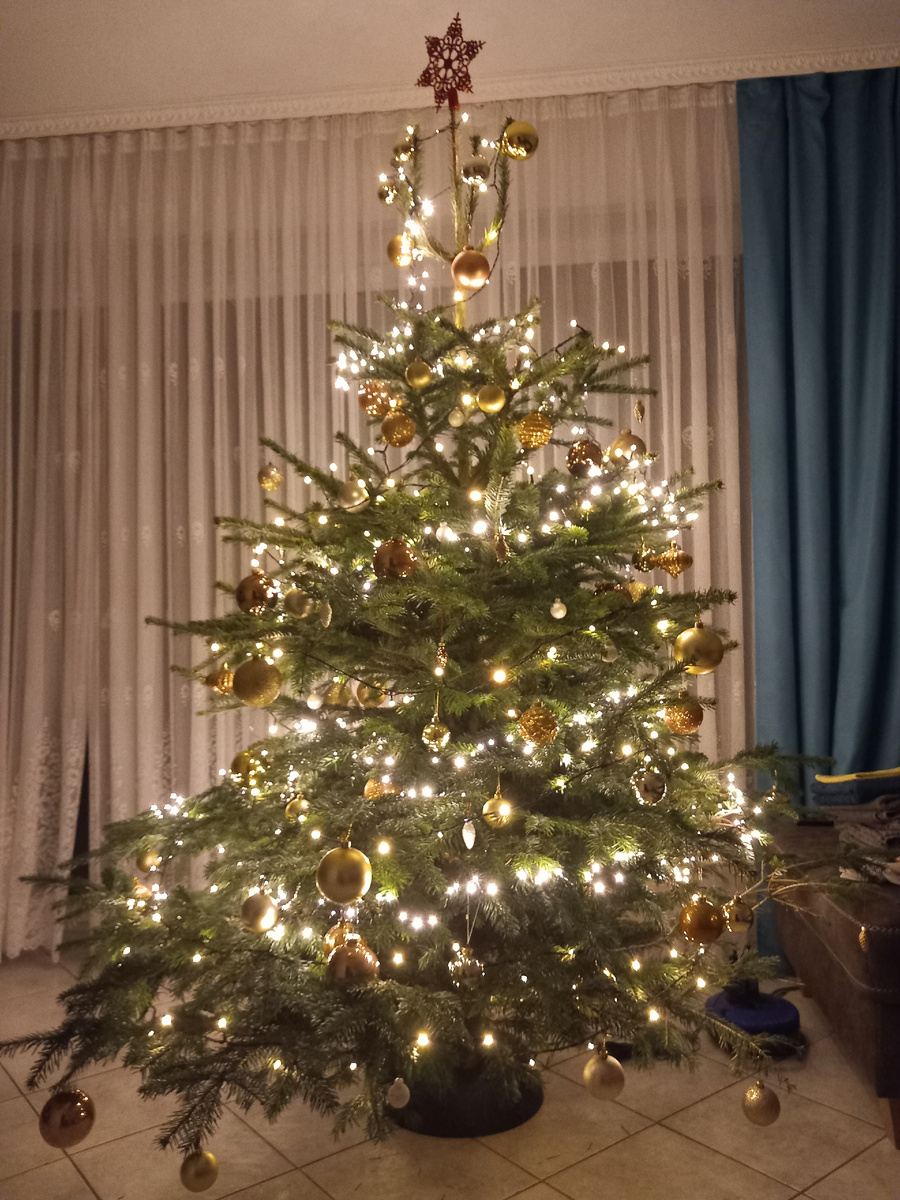 Заходишь в комнату и пахнет !