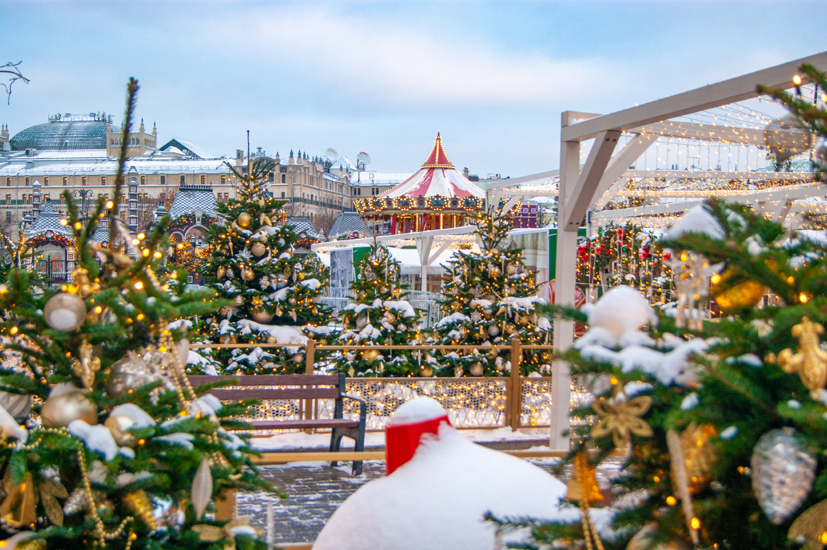 Зима в Москве. Площадь Революции.