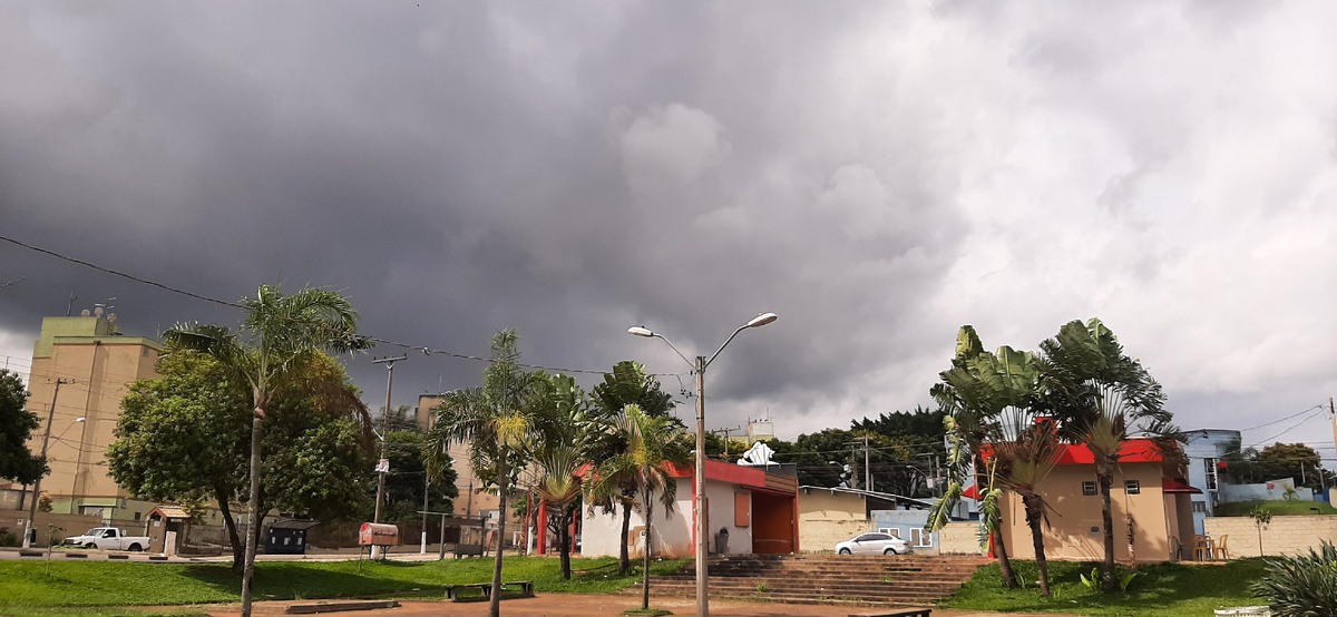 Кампинас, штат Сан-Паулу (вилла Падре Анчиета). Вчера было пасмурно.