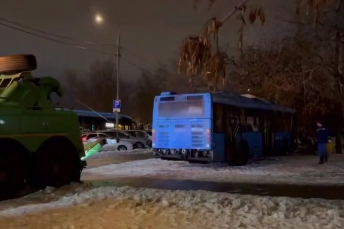    Водитель автобуса мог не пропустить машину МЧС при ДТП на юге Москве