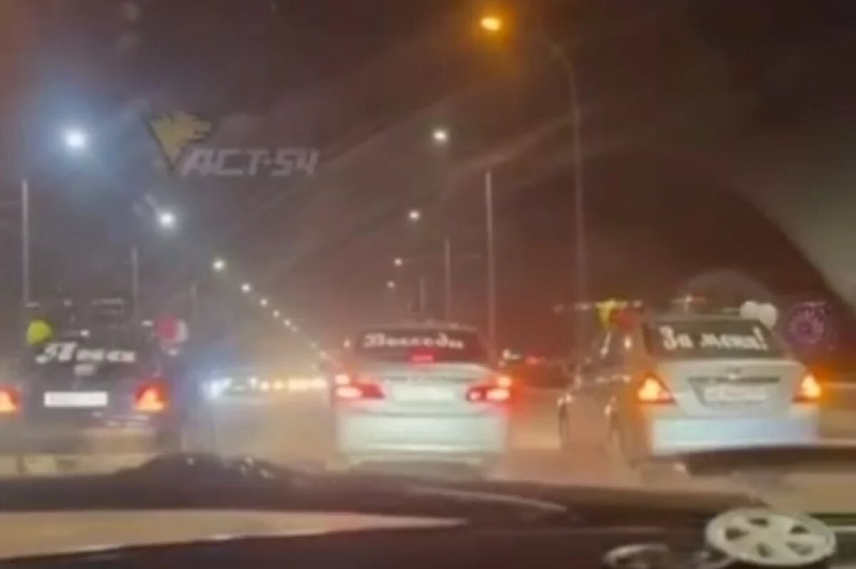    Новосибирец сделал оригинальное предложение девушке на Октябрьском мосту