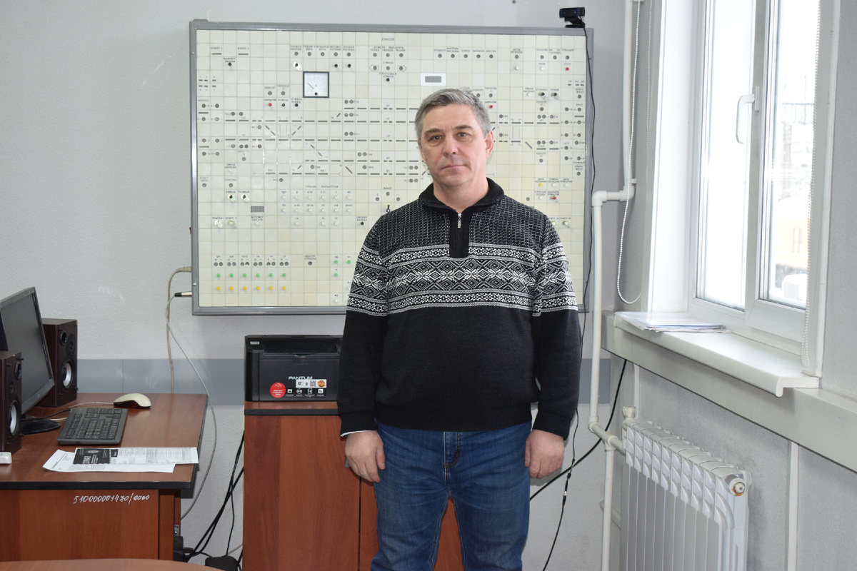 Константин Георгиевич до сих пор работает составителем, но уже не на железной дороге