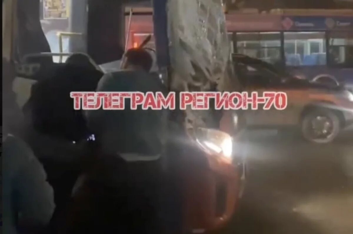    Мать с 4-летней дочерью пострадали после ДТП автобуса и грузовика в Томске