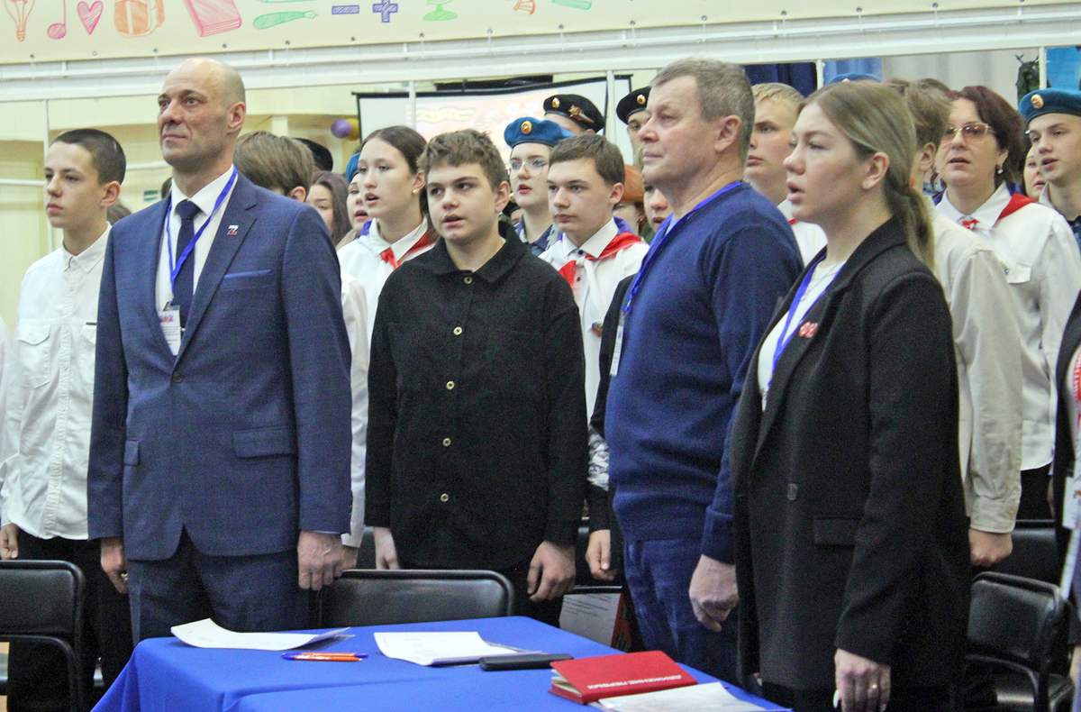 Звучит гимн России