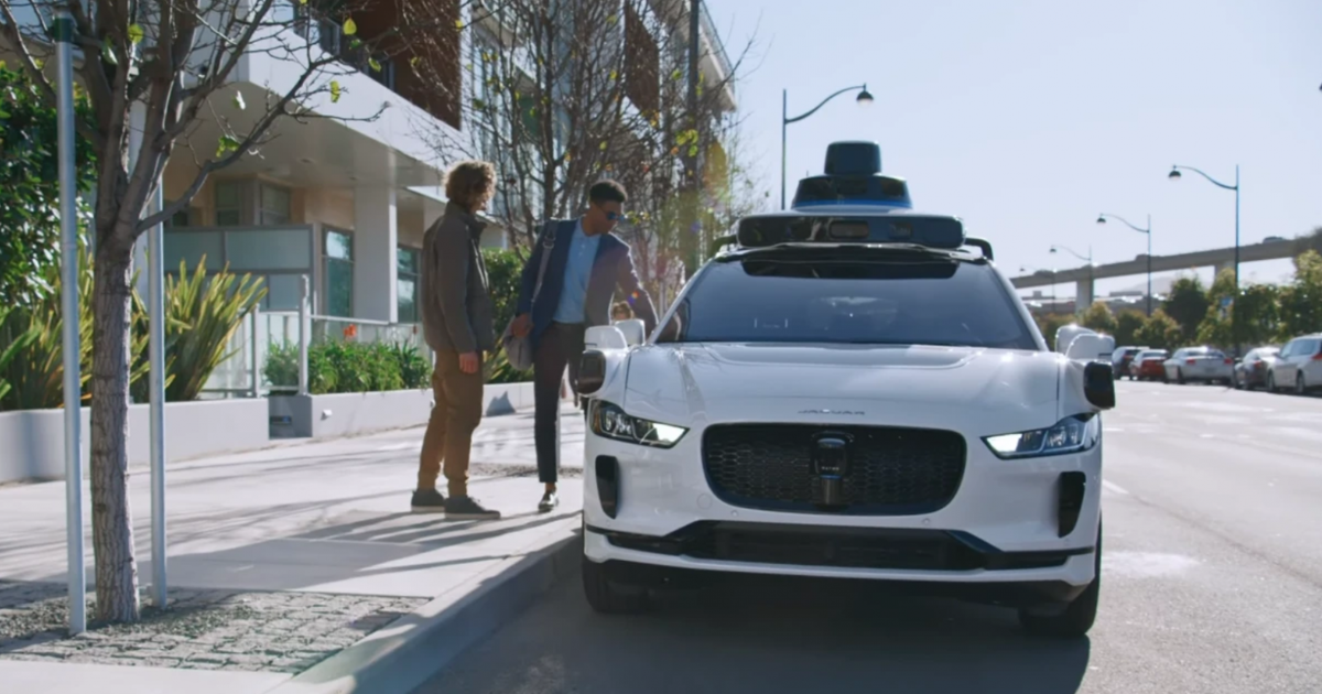 В западной части США беспилотники Waymo уже вовсю функционируют и в ряде городов находятся в свободном доступе - для заказа.