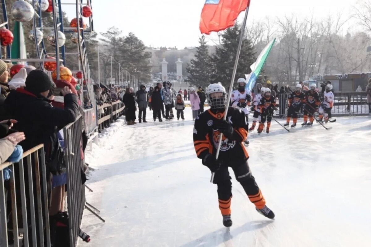    В Хабаровске заработал самый большой каток на Дальнем Востоке