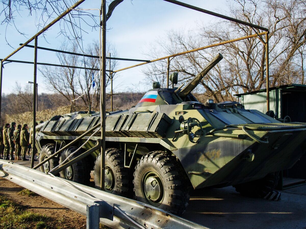 БТР 82А ВС РФ на КПП в Приднестровье© РИА Новости / Артем Кулекин