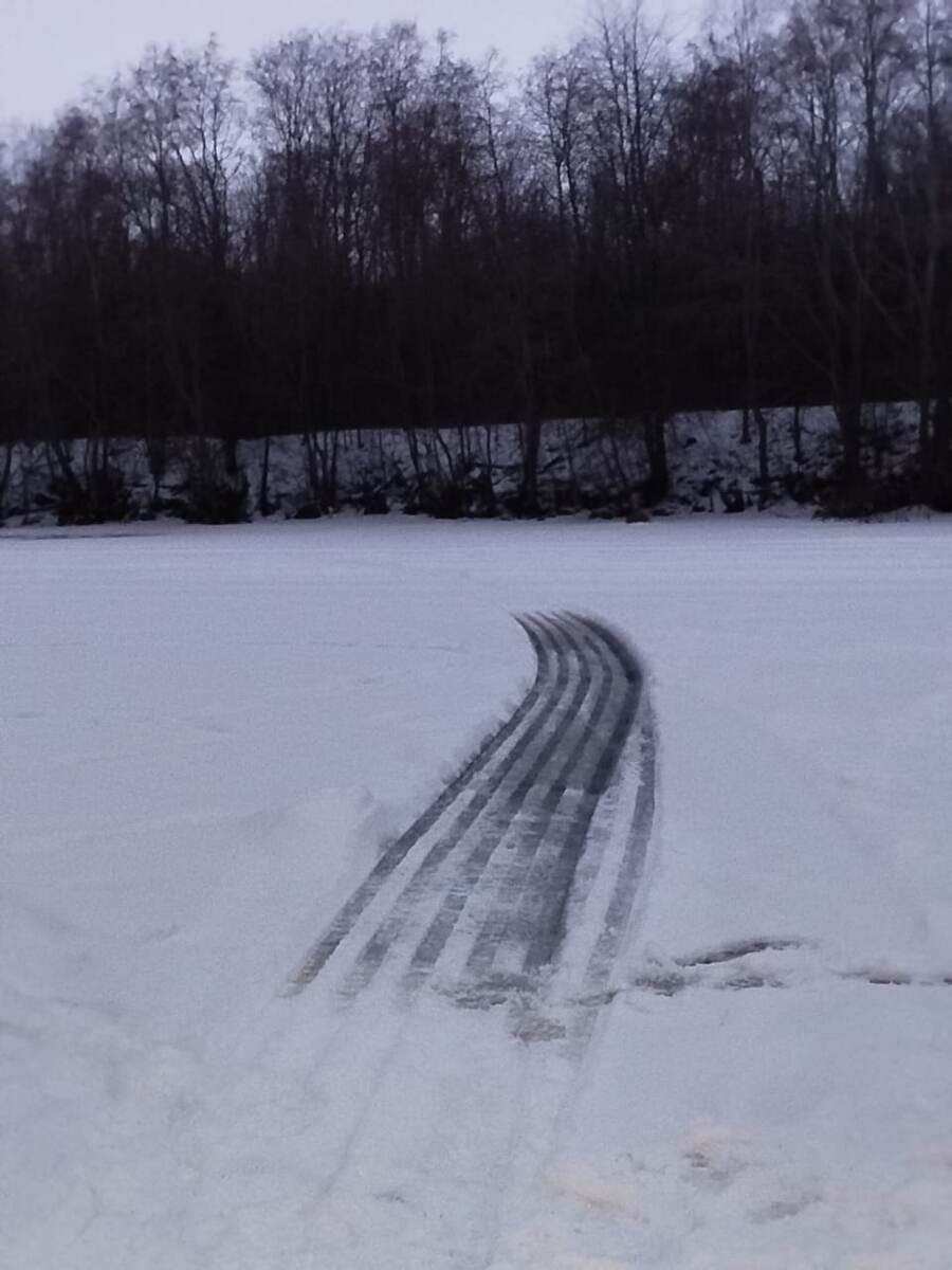 Под снегом вода.