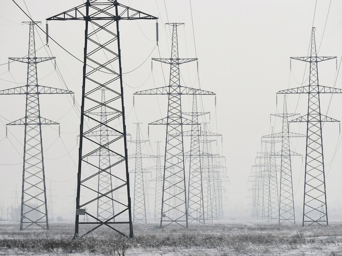    Линии электропередач в Хакасии© РИА Новости / Илья Наймушин