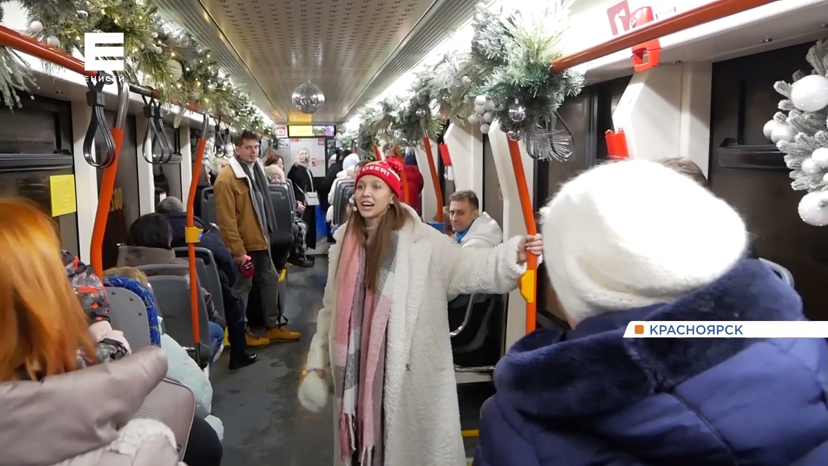     Красноярцам впервые показали спектакль в трамвае