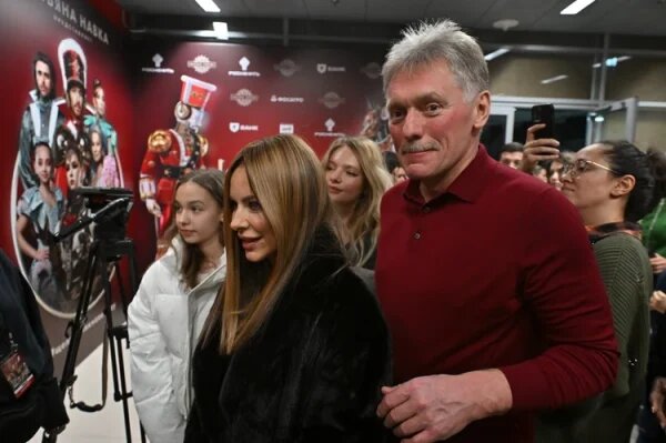    Дмитрий Песков, Ани Лорак и внучка Алиса, фото: КП