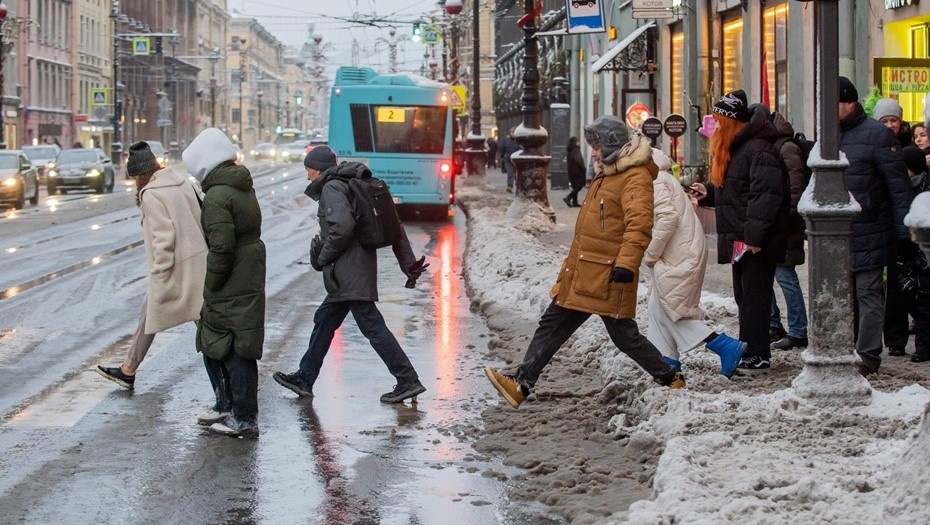    Пешеходы на Невском проспекте Автор фото: Ермохин Сергей