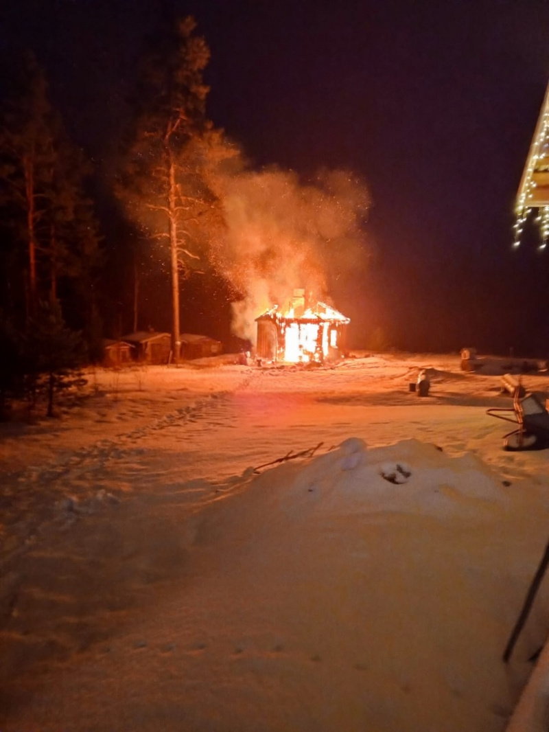    Частный дом выгорел дотла в Карелиипаблик "38 пожарно-спасательная часть г. Сортавала"