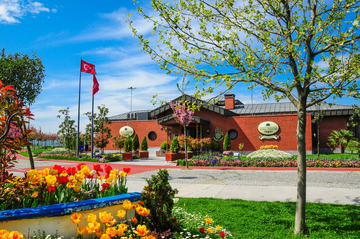 Объекты однотипные: 1 этаж из красного кирпича