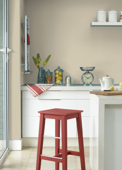 На стенах  Little Greene Mochi