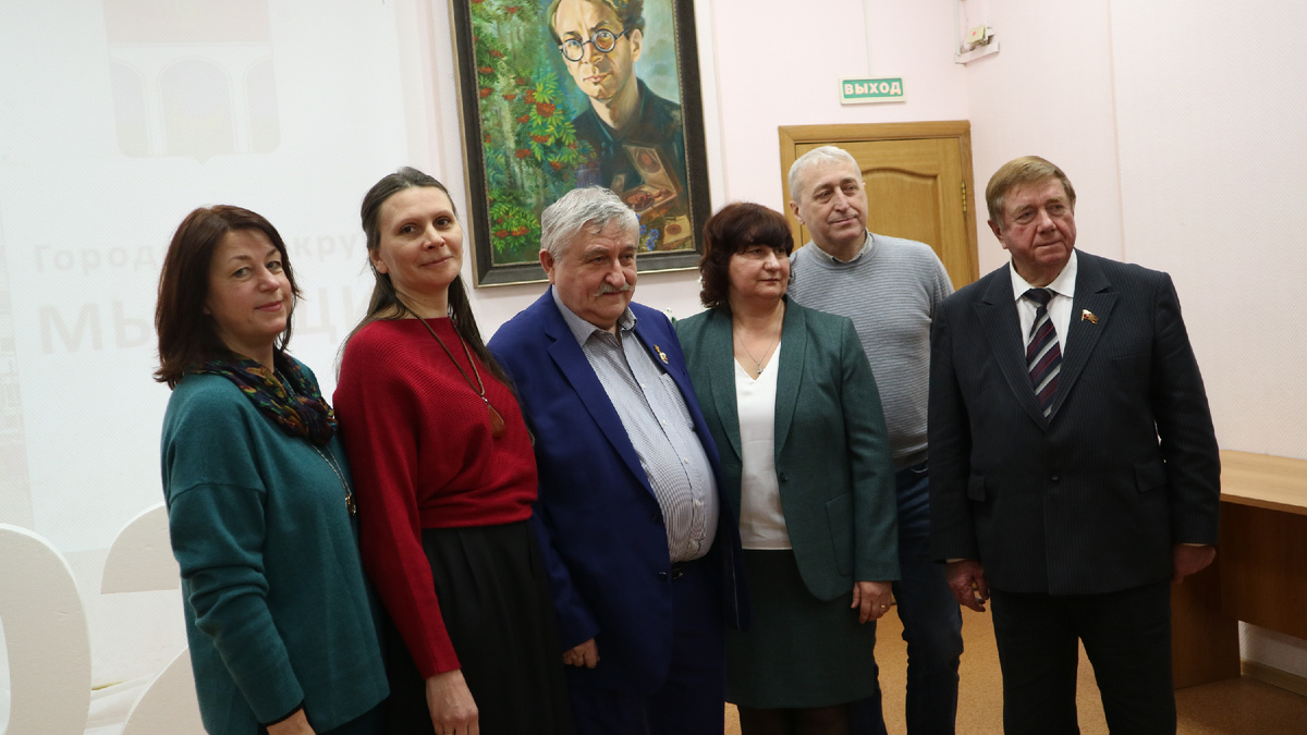 На фото: После церемонии награждения. Лауреаты Литературно-художественной премии им. Дм. Кедрина «Зодчий» разных лет: Мария Клычникова, Ирина Ушакова, Владимир Полушин, Лидия Сычева, Борис Бакакин, Виктор Сошин. Фото Антонио Фернандеса