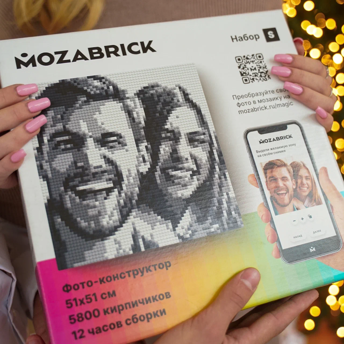 Кстати, очень порадовала упаковка. Большая, увесистая и симпатичная — можно в таком виде и дарить. Ну или можете упаковать, если хотите поставить подарок под елку и не раскрывать, что лежит внутри