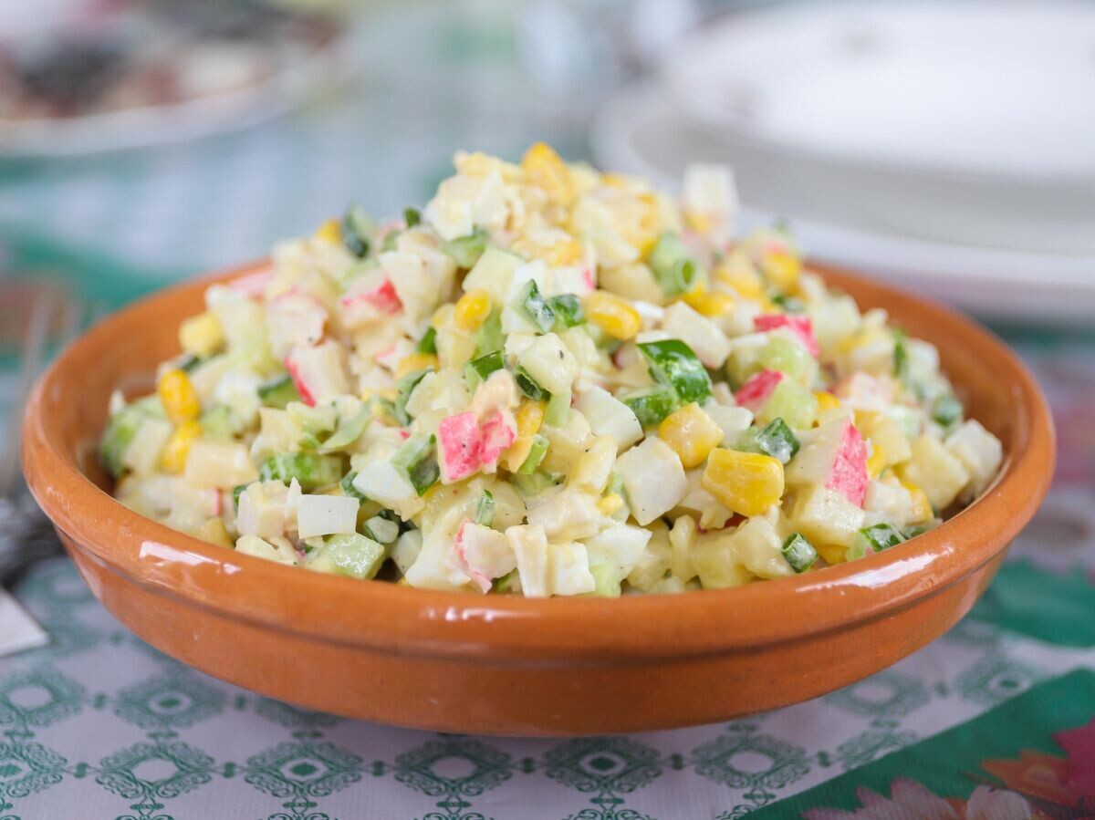    Крабовый салат© iStock.com / olegda88