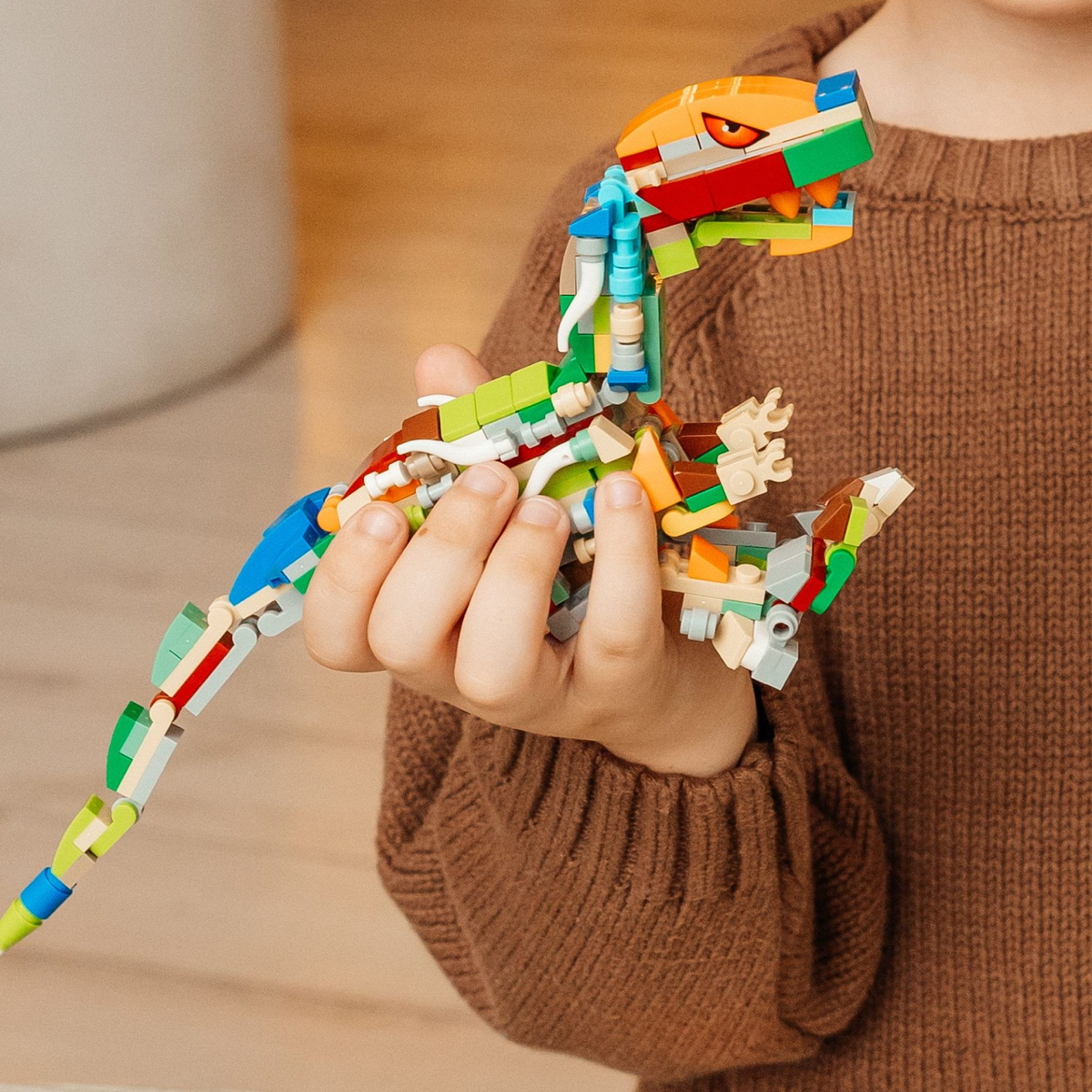 А вот такой красавец получается, если из всех деталек собирать одного динозавра