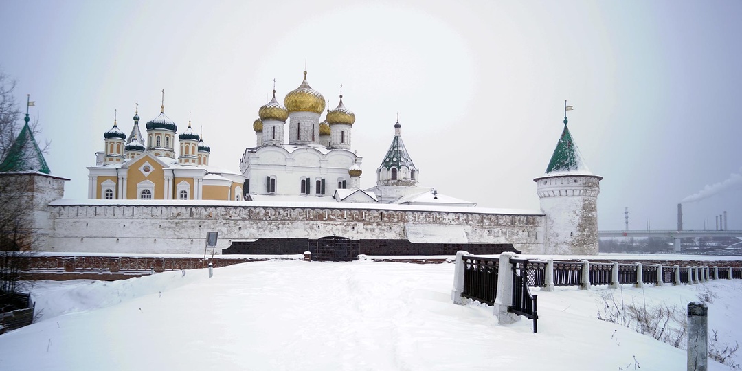 Ипатьевский монастырь в Костроме — одна из самых знаковых обителей России, которую называют колыбелью дома Романовых
