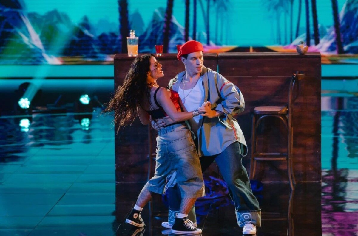 Пара продемонстрировала танец, сочетающий элементы хип-хопа и сальсы.  Фото: Фото предоставлено пресс-службой ТНТ