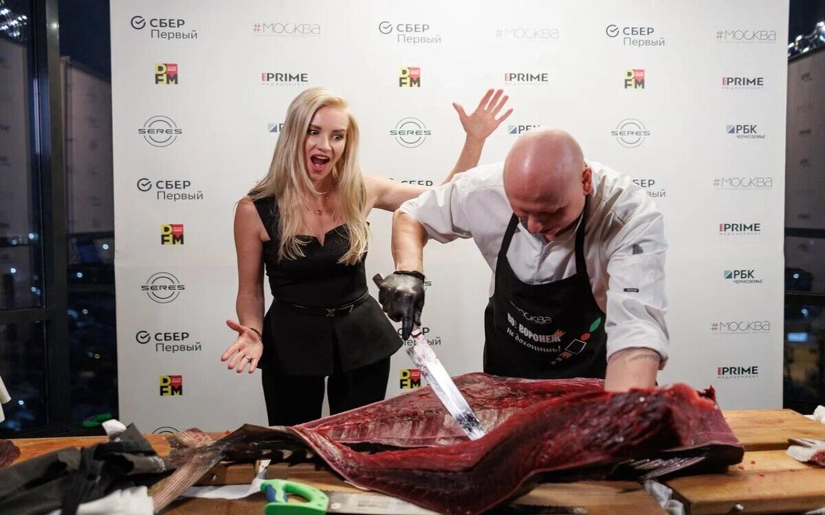    Воронежский ресторатор Андрей Матвеев привез тунца из вод Шри-Ланки за 72 часа Фото: «Дзен» гастрономического ресторана «Москва»