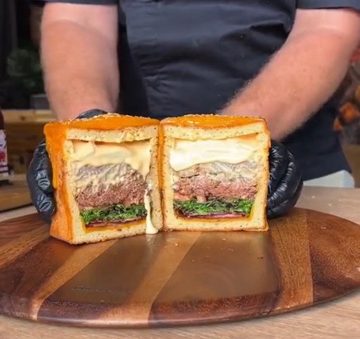 бургер из Австралии. Это хлебные кубы, внутри которых множество слоёв начинки. картинка из интернета
