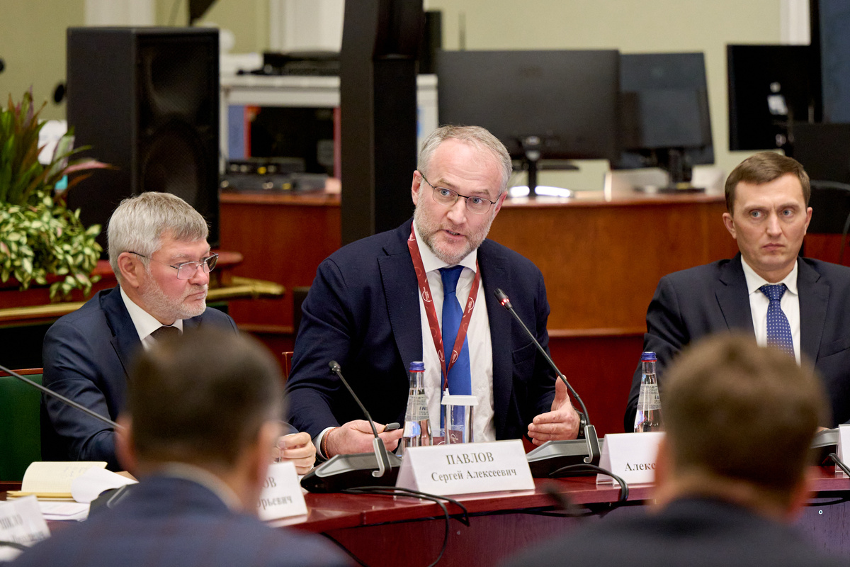 Фото: Алексей Гром (в центре) / Транспортная неделя 2024, Москва