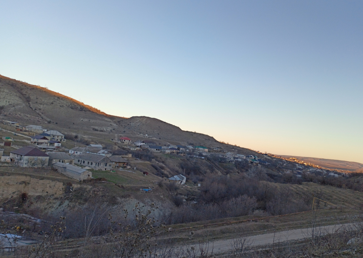 Фото автора: горное село, восход солнца из-за гор (Дагестан, январь 2024)