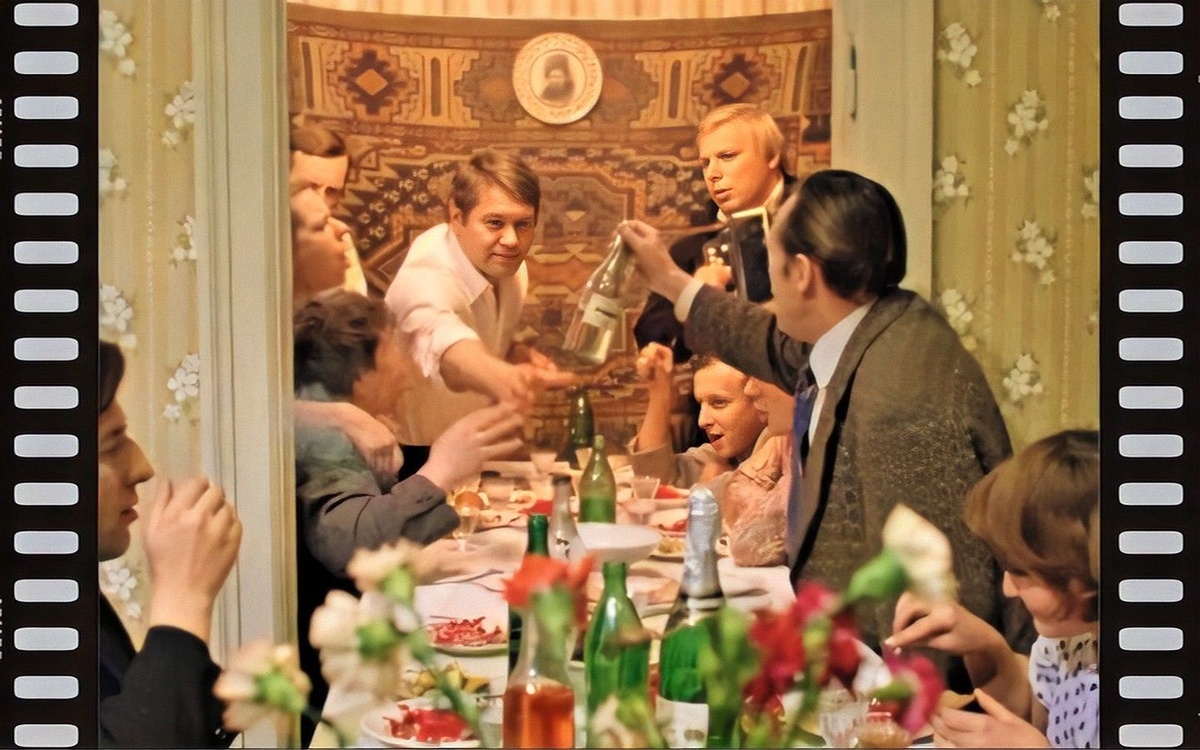 застолье из фильма "Москва слезам не верит"